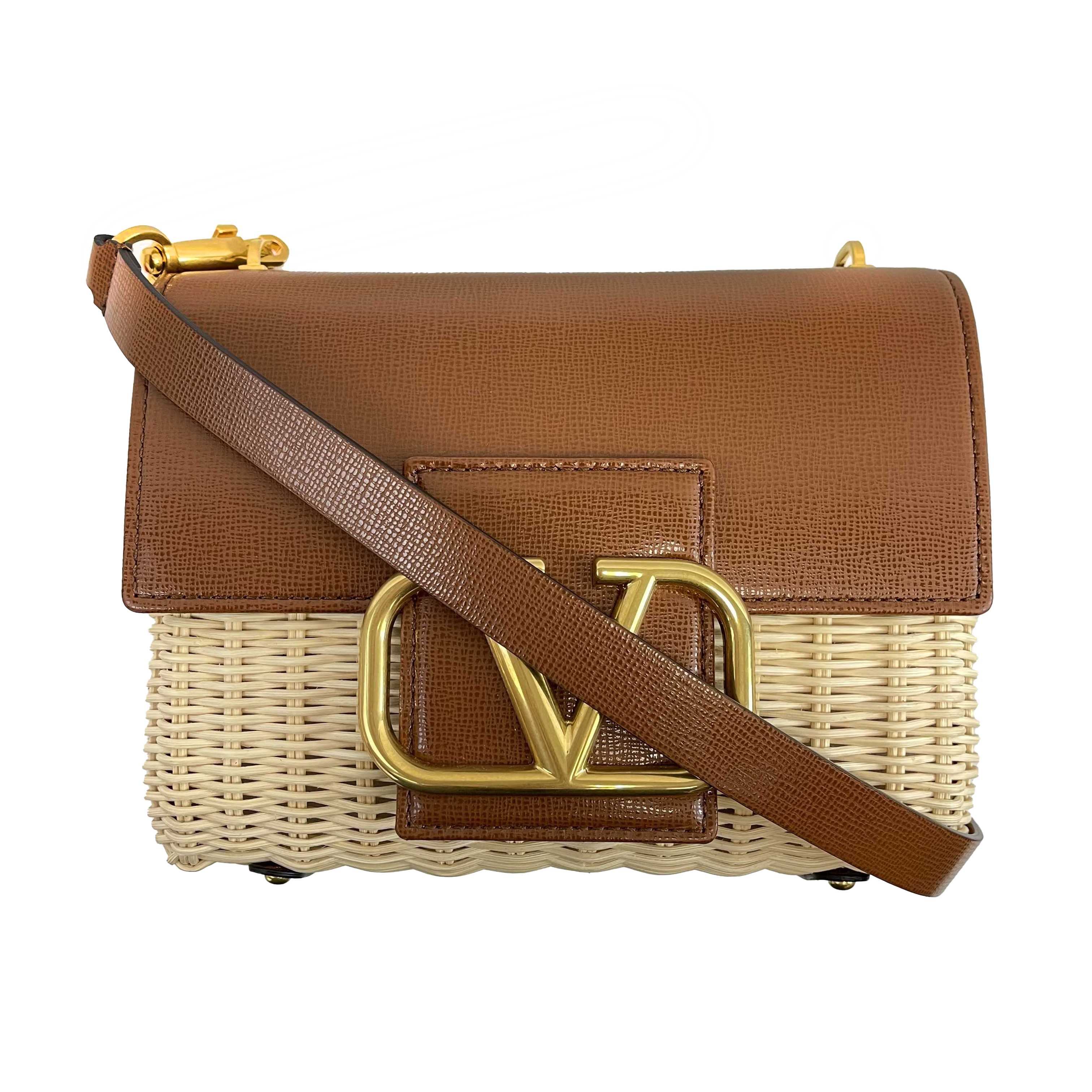 【関税＆送料込み】Valentino Garavani Bags Valentino Garavani Small Locò Metallic Calfskin Bag | Saks